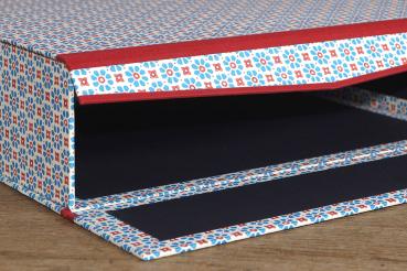 Organizer blue red box dining room